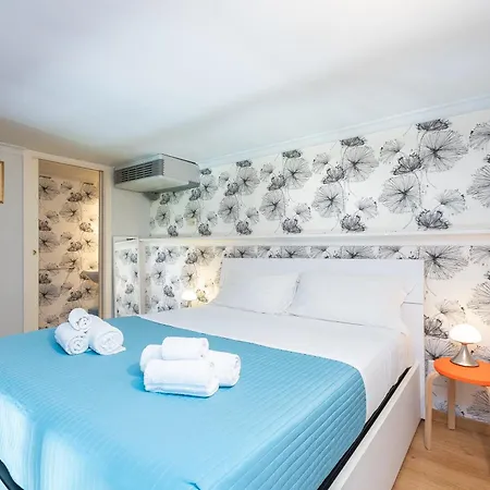 Colosseum Bright Two Bedroom * Рим