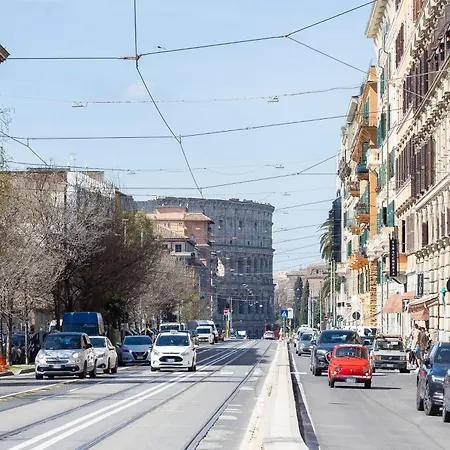 Colosseum Bright Two Bedroom *