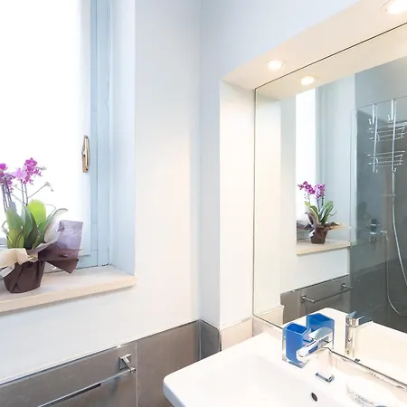 Colosseum Bright Two Bedroom * Рим