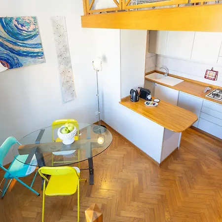 Colosseum Bright Two Bedroom *