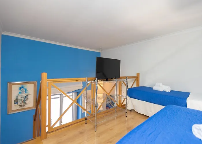 Colosseum Bright Two Bedroom Apartment Rome